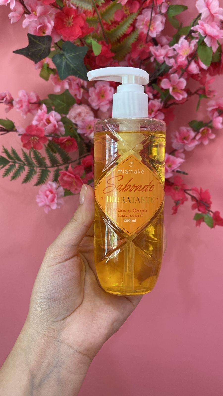 mãos e corpo com vitamina c